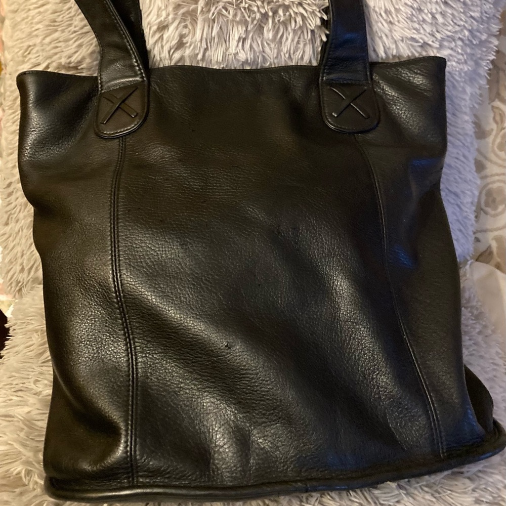 Leather shoulder strap tote
